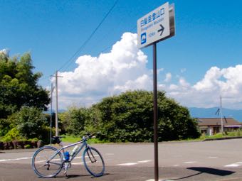 白髪岳登山道への入り口