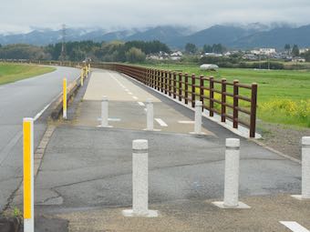 修復された自転車道