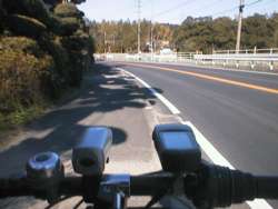 Ｒ３の歩道を走る