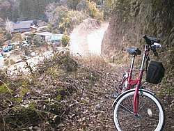 どうにか自転車を担ぎ上げた